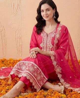 women ethnic motifs embroidered regular thread work kurta with trousers & with dupatta 2