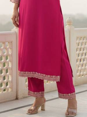 women ethnic motifs embroidered regular thread work kurta with trousers 3