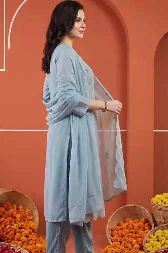 women ethnic motifs embroidered regular thread work kurta with trousers & with dupatta
