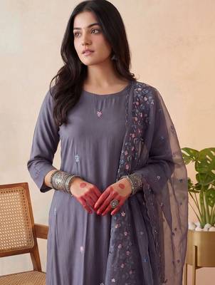 women ethnic motifs embroidered regular sequinned kurta with trousers & with dupatta 5