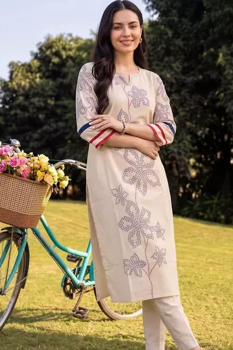 women floral printed regular kurta with trousers