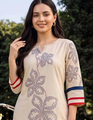 women floral printed regular kurta with trousers 2