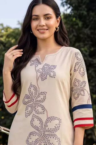 women floral printed regular kurta with trousers