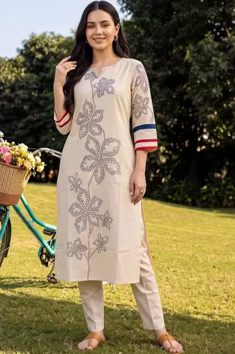 women floral printed regular kurta with trousers