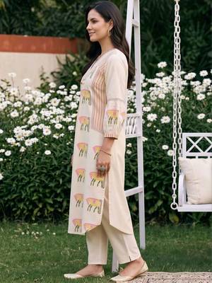 women ethnic motifs printed regular cotton kurta with trousers 3