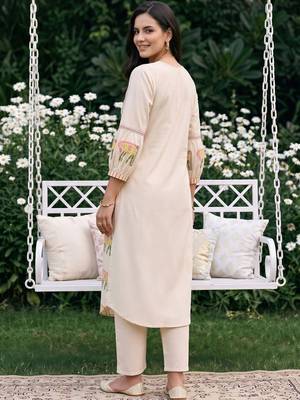 women ethnic motifs printed regular cotton kurta with trousers 4
