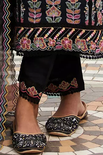 women ethnic motifs embroidered regular thread work kurta with trousers & with dupatta