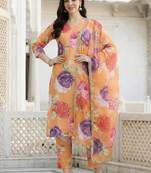 women floral printed regular kurta with trousers & with dupatta