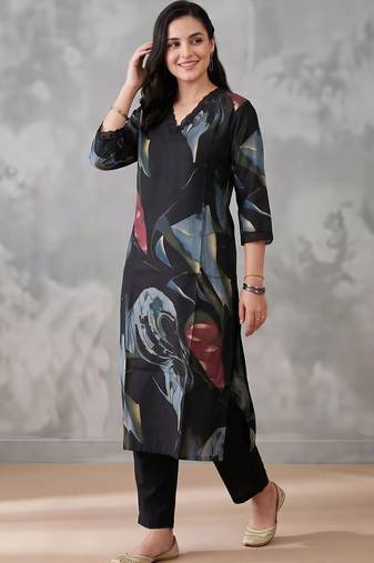 women printed regular kurta with trousers