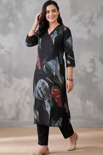 women printed regular kurta with trousers