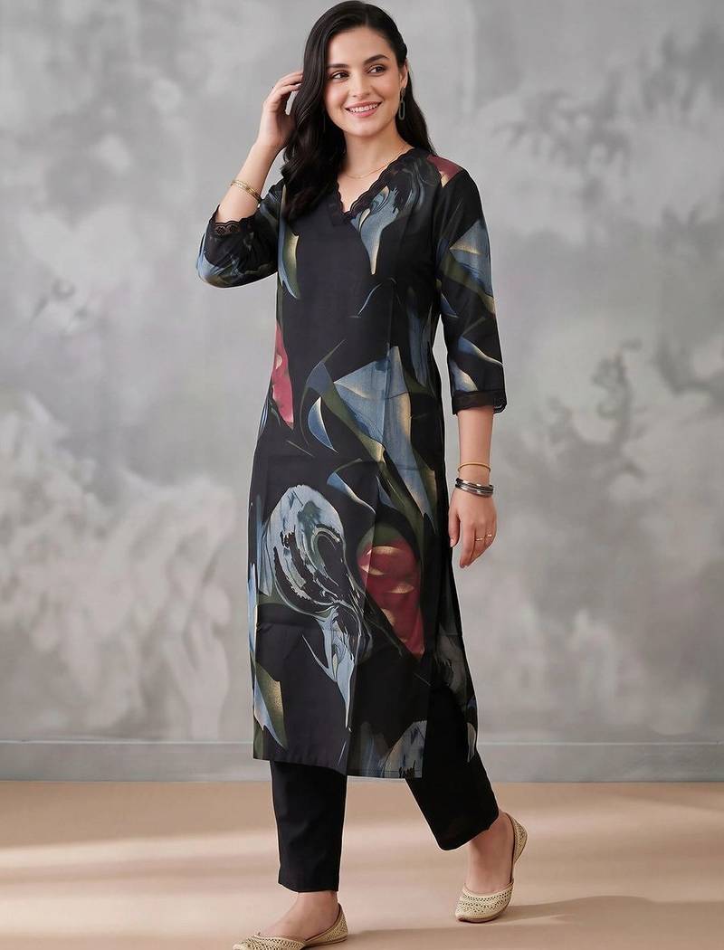 women printed regular kurta with trousers