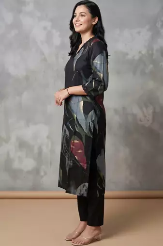 women printed regular kurta with trousers