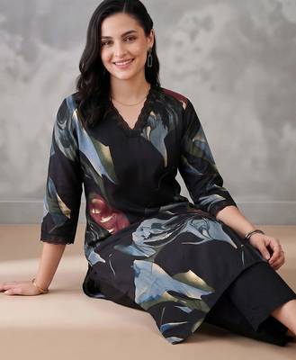 women printed regular kurta with trousers 5