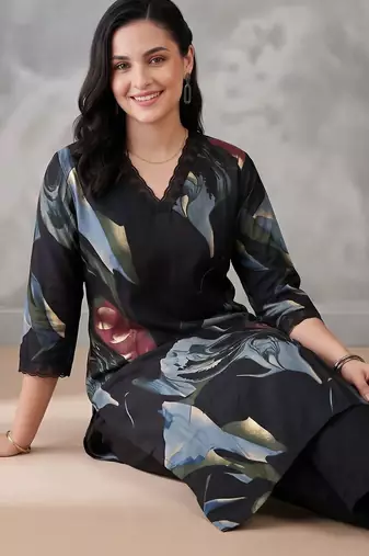 women printed regular kurta with trousers