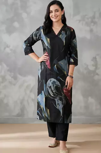 women printed regular kurta with trousers