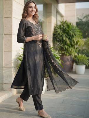 women ethnic motifs embroidered regular liva kurta with trousers & with dupatta 1
