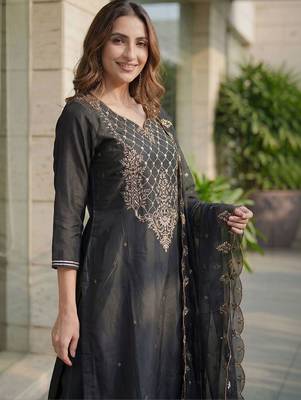 women ethnic motifs embroidered regular liva kurta with trousers & with dupatta 5