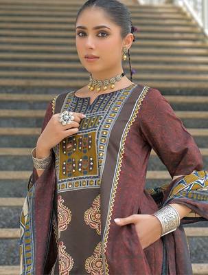 women ethnic motifs printed regular cotton kurta with trousers & with dupatta 2