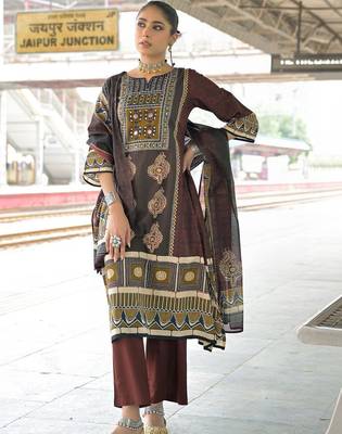 women ethnic motifs printed regular cotton kurta with trousers & with dupatta 3