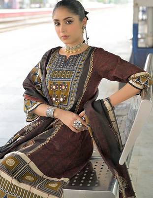 women ethnic motifs printed regular cotton kurta with trousers & with dupatta 5