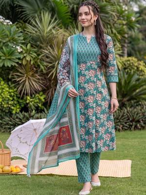 women floral printed regular cotton kurta with trousers & with dupatta 3