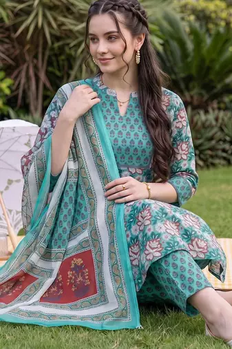 women floral printed regular cotton kurta with trousers & with dupatta