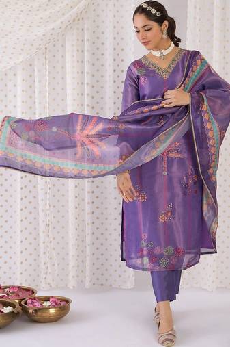 women floral printed regular thread work kurta with trousers & with dupatta