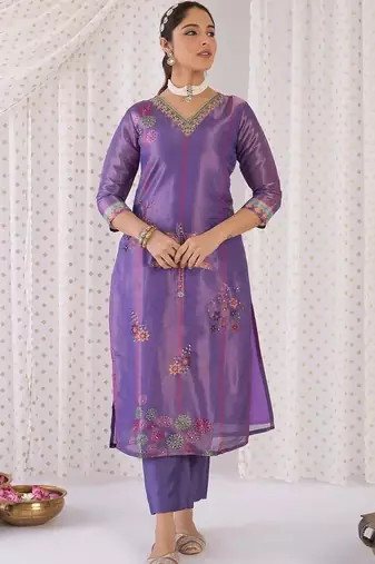 women floral printed regular thread work kurta with trousers & with dupatta