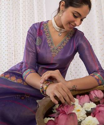women floral printed regular thread work kurta with trousers & with dupatta 6