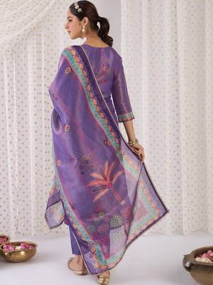 women floral printed regular thread work kurta with trousers & with dupatta 7