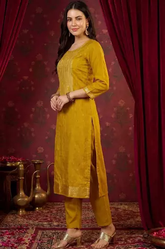 women ethnic motifs embroidered regular kurta with trousers & with dupatta