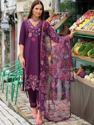 women floral embroidered regular thread work liva kurta with trousers & with dupatta 1