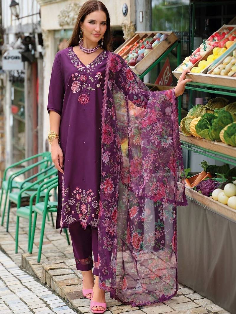 women floral embroidered regular thread work liva kurta with trousers & with dupatta