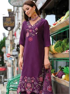 women floral embroidered regular thread work liva kurta with trousers & with dupatta 3