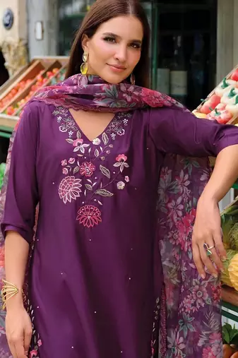 women floral embroidered regular thread work liva kurta with trousers & with dupatta
