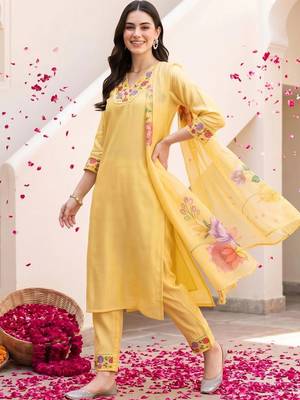 women floral embroidered regular thread work liva kurta with trousers & with dupatta 1