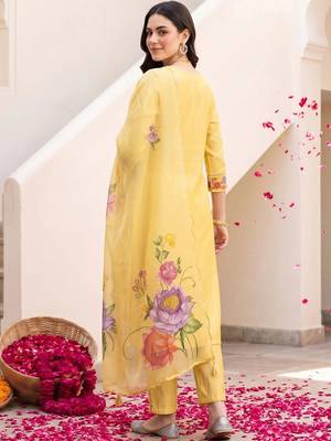 women floral embroidered regular thread work liva kurta with trousers & with dupatta 4