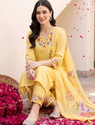 women floral embroidered regular thread work liva kurta with trousers & with dupatta 5