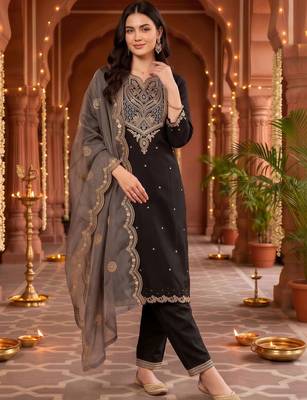 women ethnic motifs embroidered regular thread work kurta with trousers & with dupatta 1