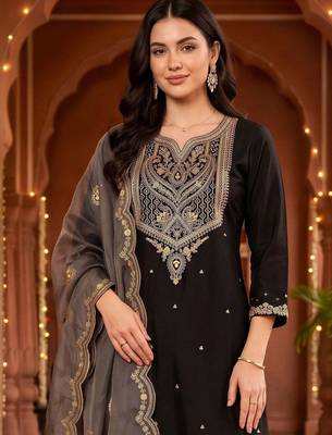 women ethnic motifs embroidered regular thread work kurta with trousers & with dupatta 2
