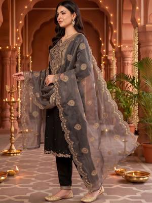 women ethnic motifs embroidered regular thread work kurta with trousers & with dupatta 3