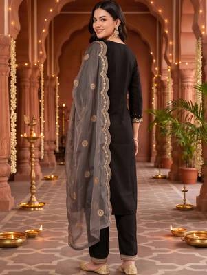 women ethnic motifs embroidered regular thread work kurta with trousers & with dupatta 4