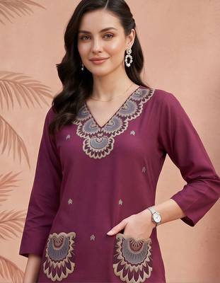 women ethnic motifs embroidered regular thread work cotton kurta with trousers 2