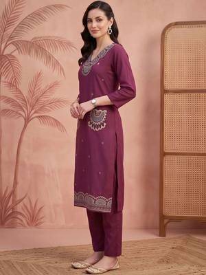 women ethnic motifs embroidered regular thread work cotton kurta with trousers 3