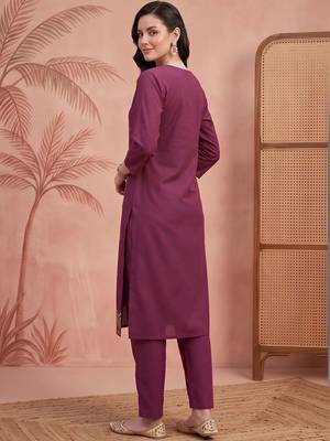 women ethnic motifs embroidered regular thread work cotton kurta with trousers 4