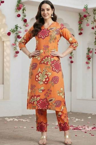 women floral printed regular kurta with trousers