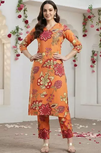 women floral printed regular kurta with trousers