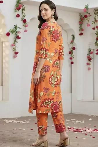 women floral printed regular kurta with trousers