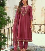 women floral embroidered regular thread work kurta with trousers & with dupatta