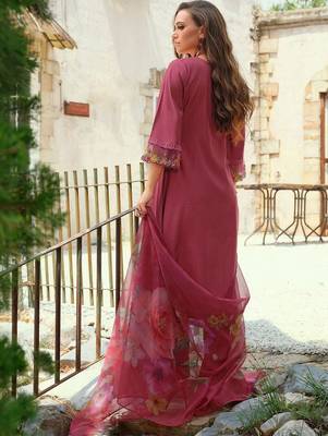 women floral embroidered regular thread work kurta with trousers & with dupatta 5